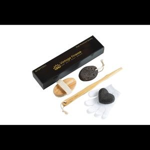 Dry bath body brushes